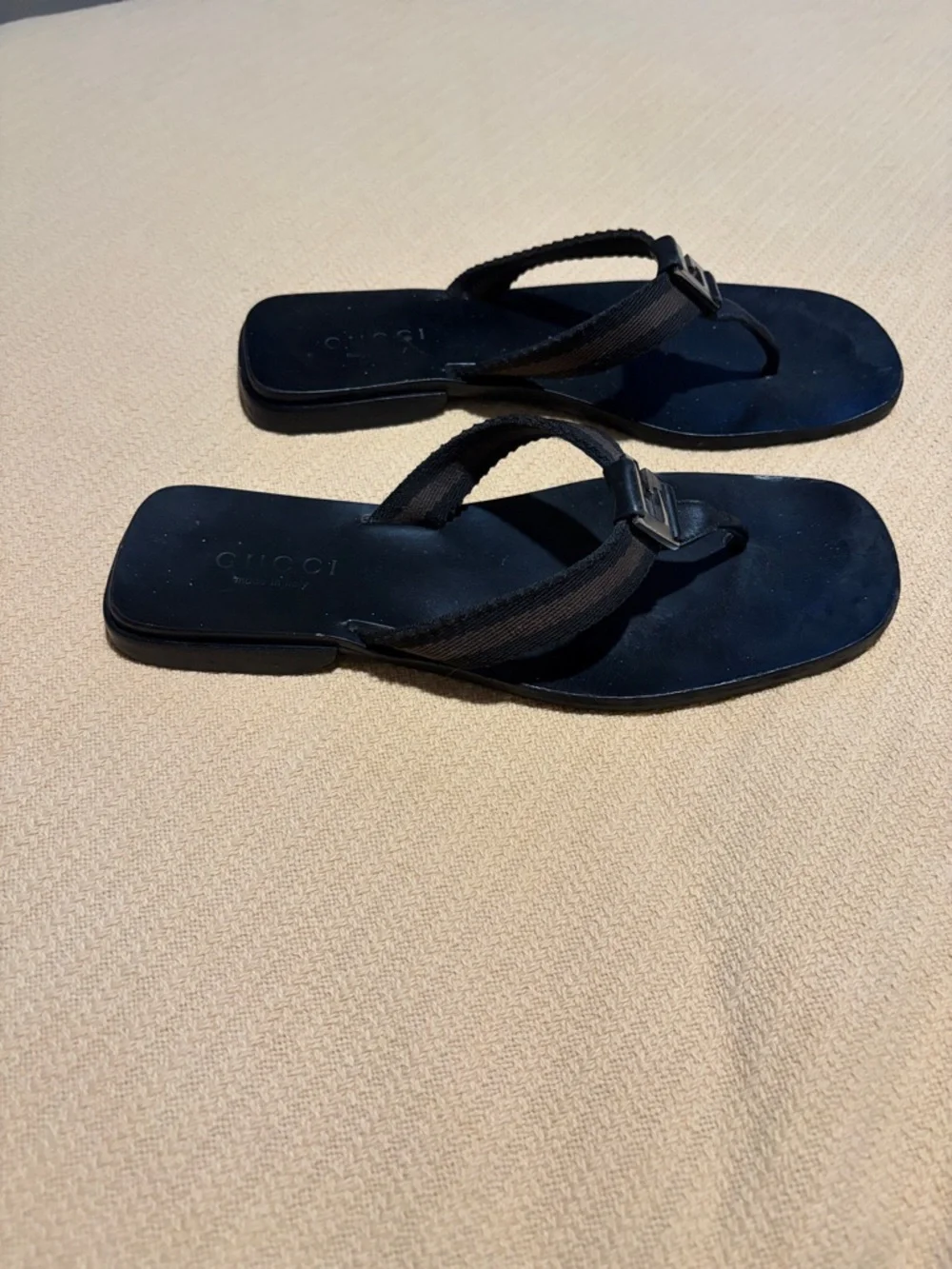 Gucci Black Leather Square-Toe Thong Sandals - Picture 3 of 7